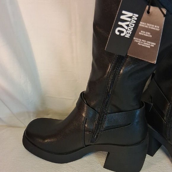 Elegant Black Heeled Boots - Picture 7 of 16